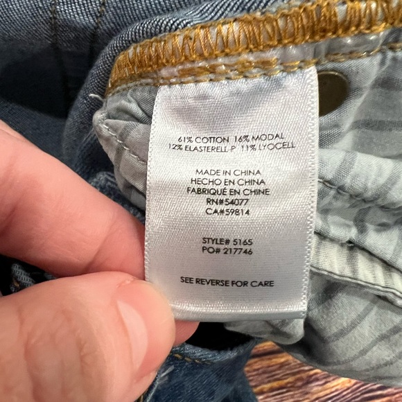 Cabi Slim Boyfriend Jeans 10 - Picture 4 of 5